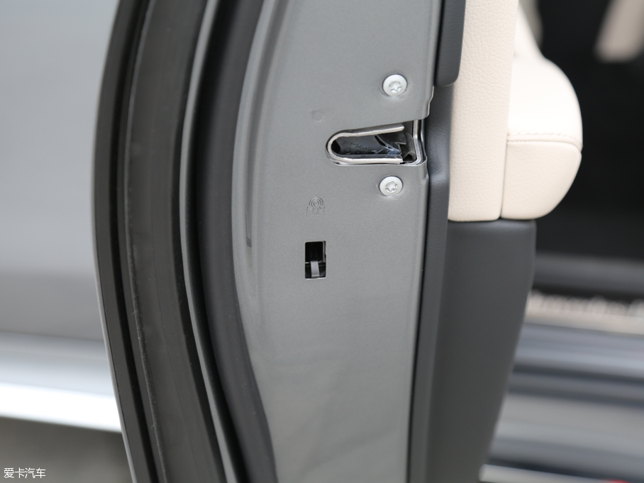 2016YE E 300L \ӺA