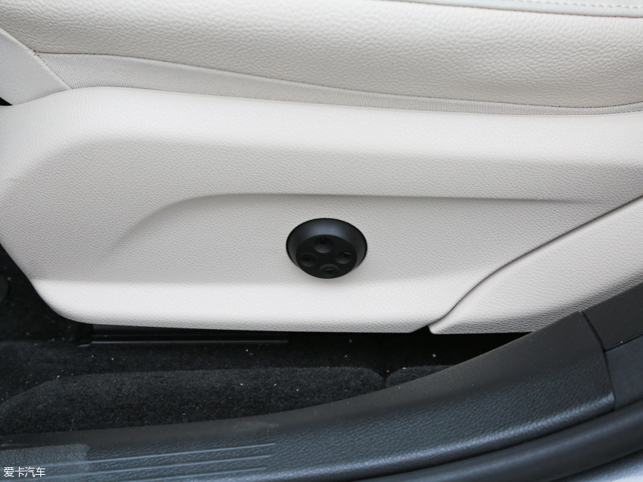 2016YE E 300L \ӺA