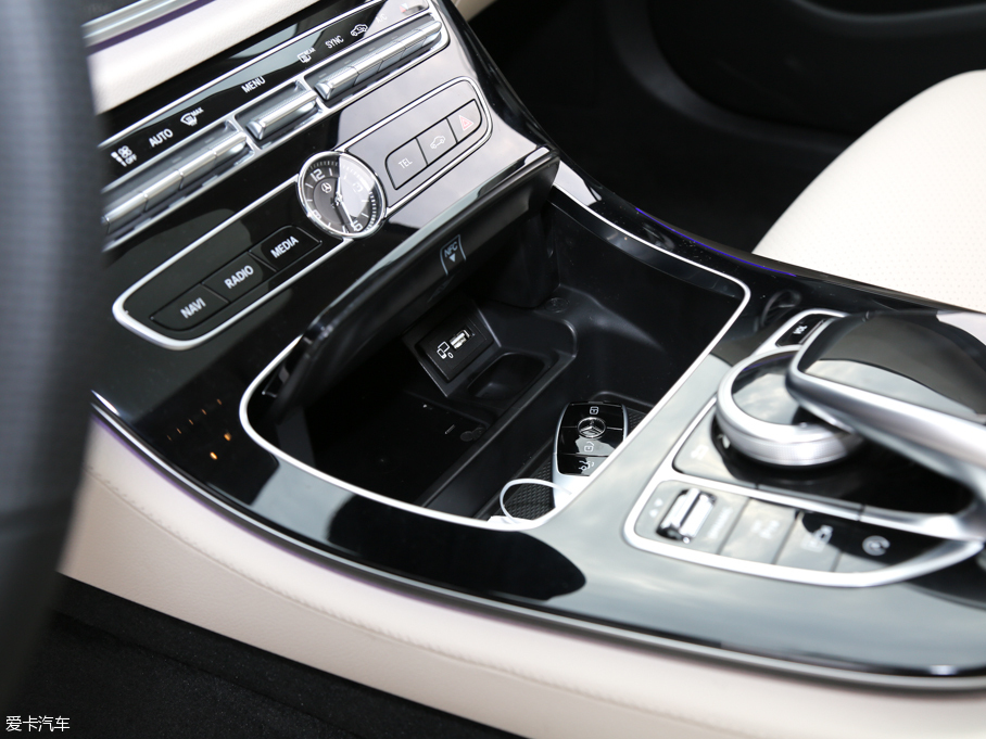 2016YE E 300L \ӺA