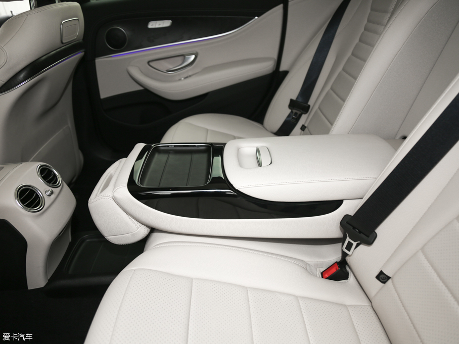 2016YE E 300L \ӺA