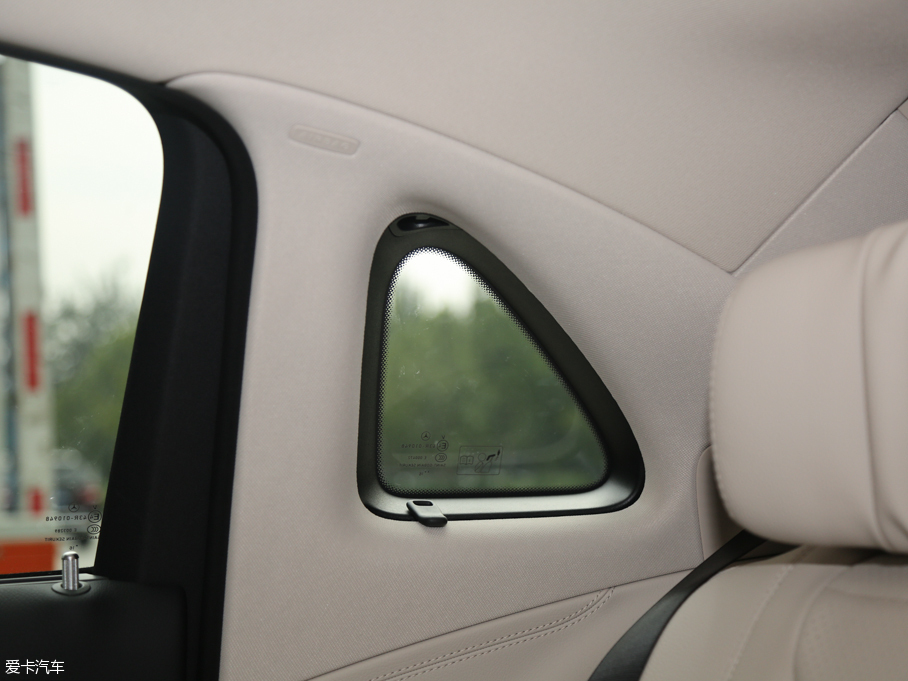 2016YE E 300L \ӺA