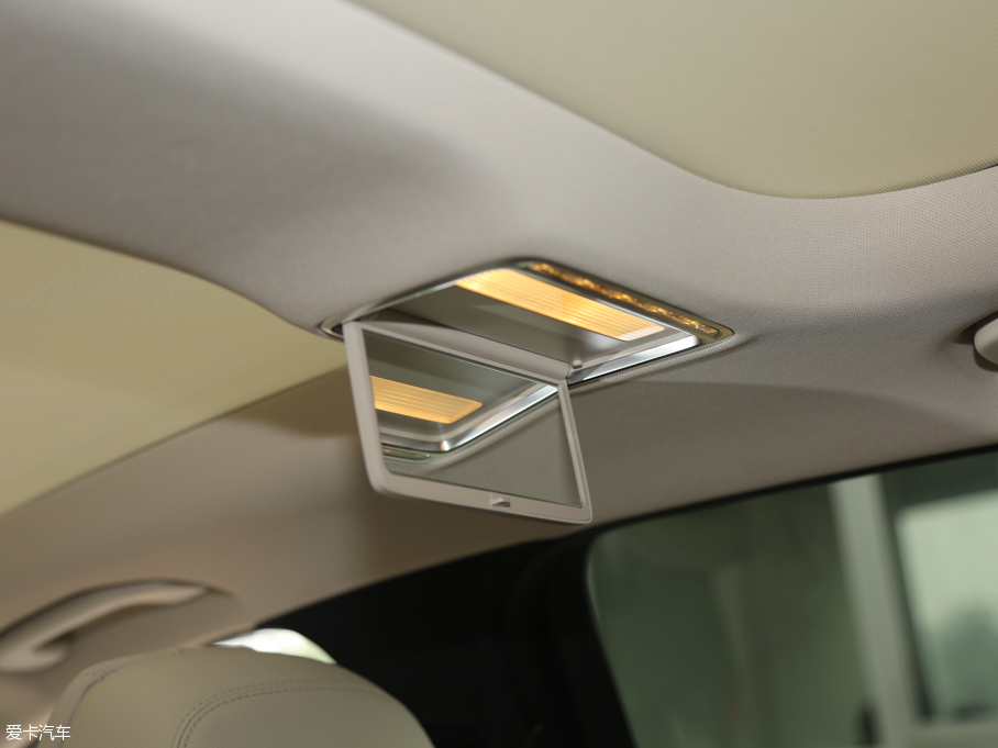 2016YE E 300L \ӺA