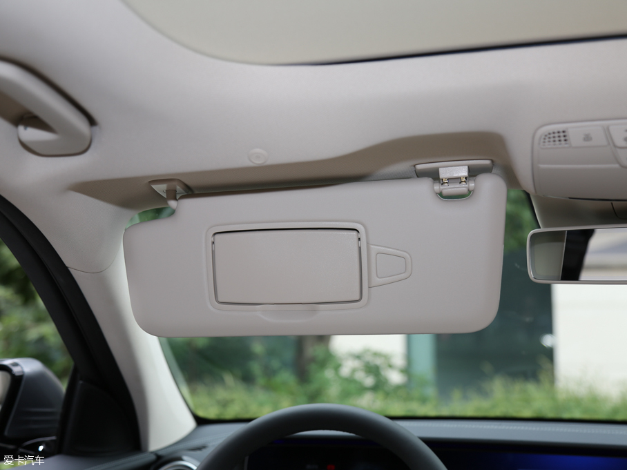 2016YE(j) E 300L \(yn)(dng)A