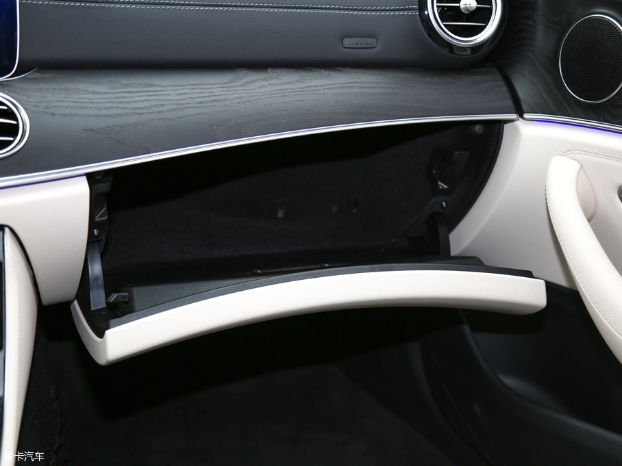 2016YE E 300L \ӺA