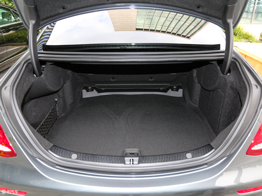 2016YE E 300L \ӺA