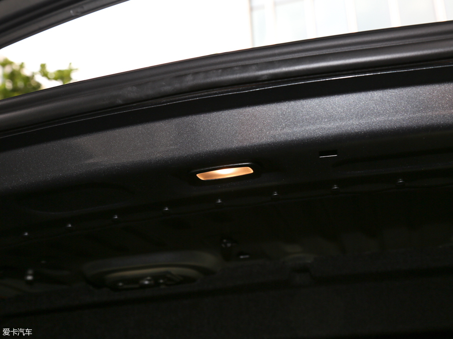 2016YE E 300L \ӺA