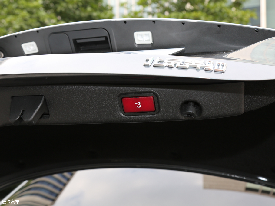 2016YE E 300L \ӺA