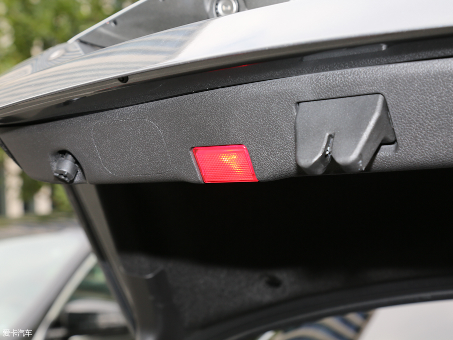 2016YE E 300L \ӺA