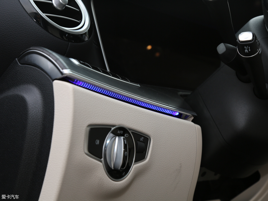 2016YE E 300L \ӺA