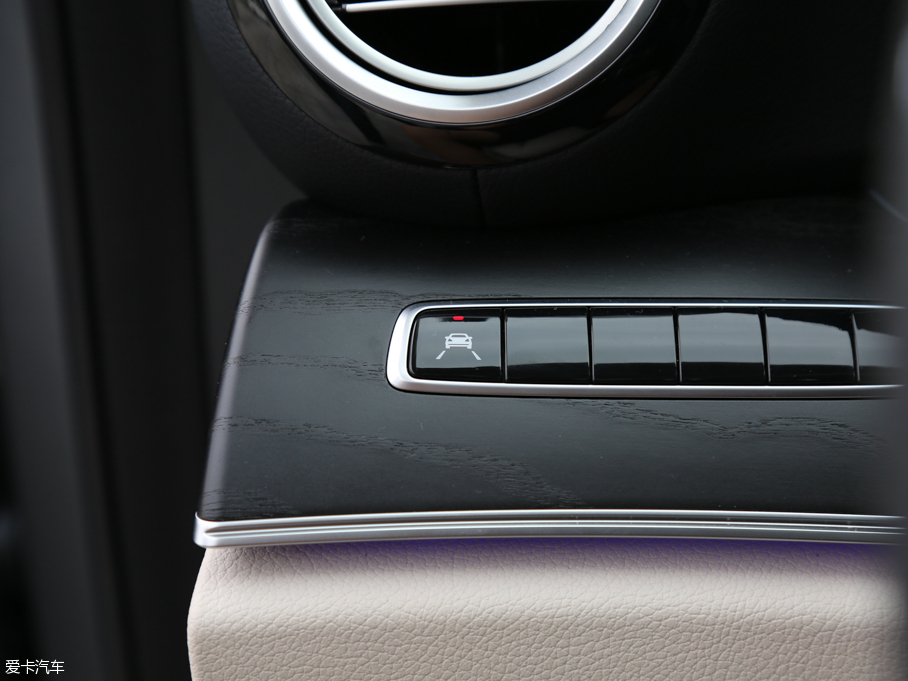 2016YE E 300L \ӺA