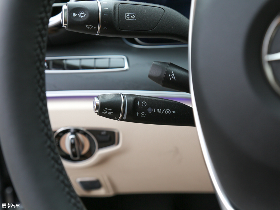 2016YE E 300L \ӺA