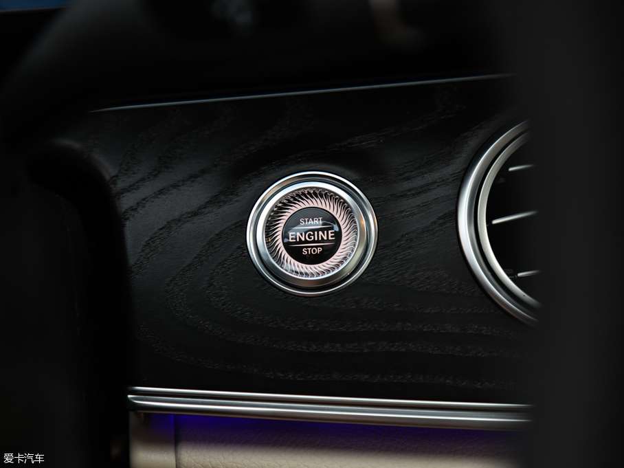 2016YE E 300L \ӺA