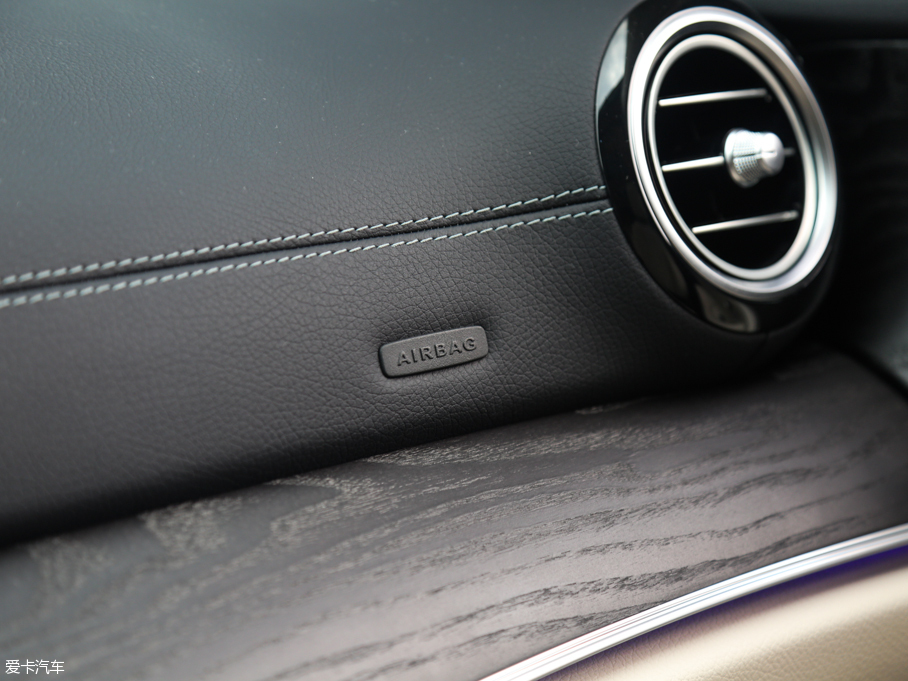 2016YE E 300L \ӺA