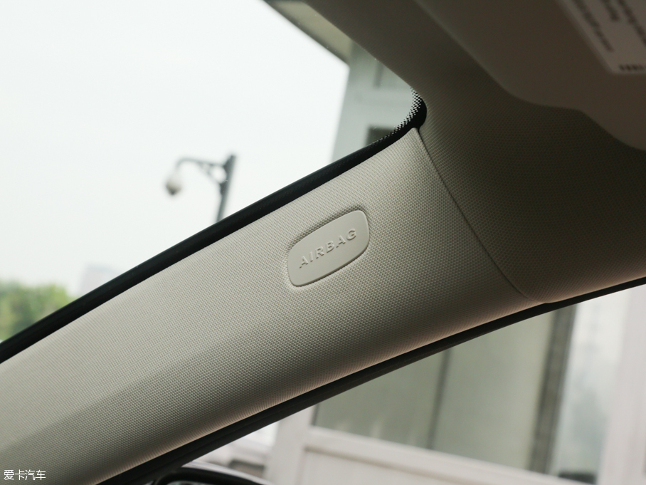 2016YE E 300L \ӺA