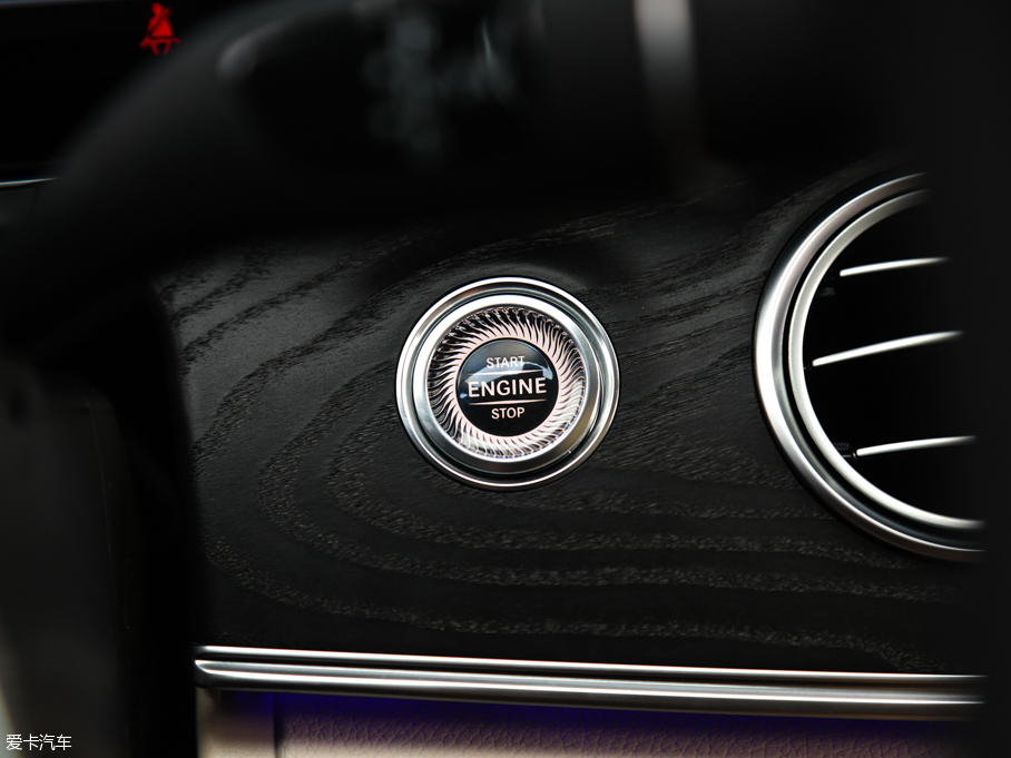 2016YE E 300L \ӺA