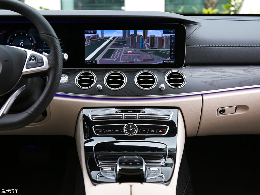 2016YE E 300L \ӺA