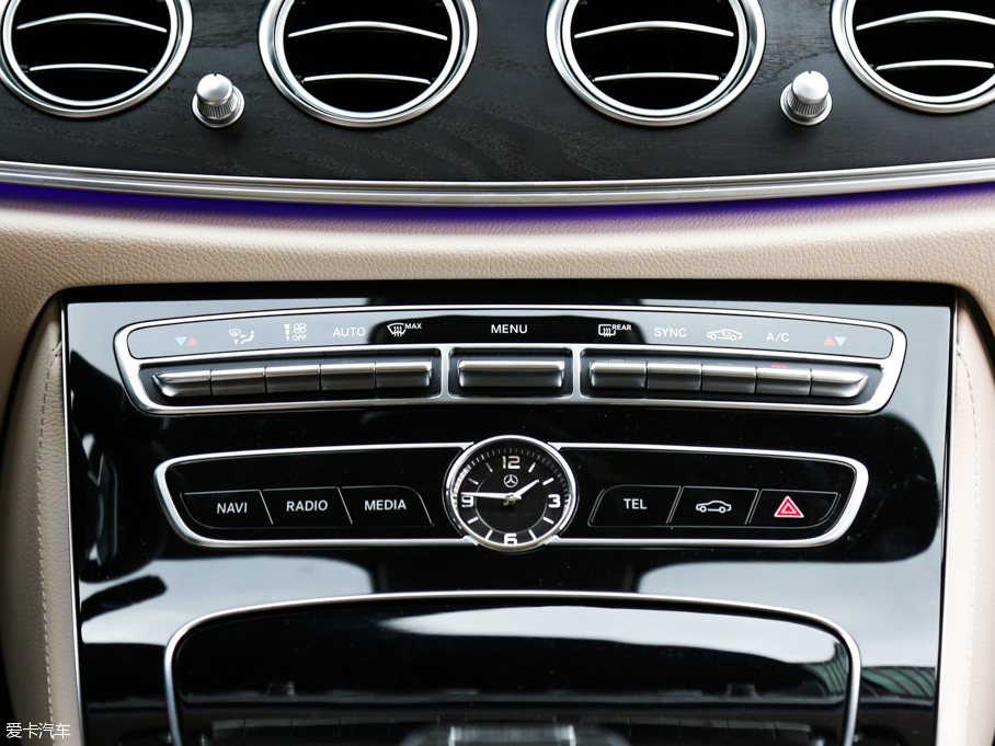 2016YE E 300L \ӺA