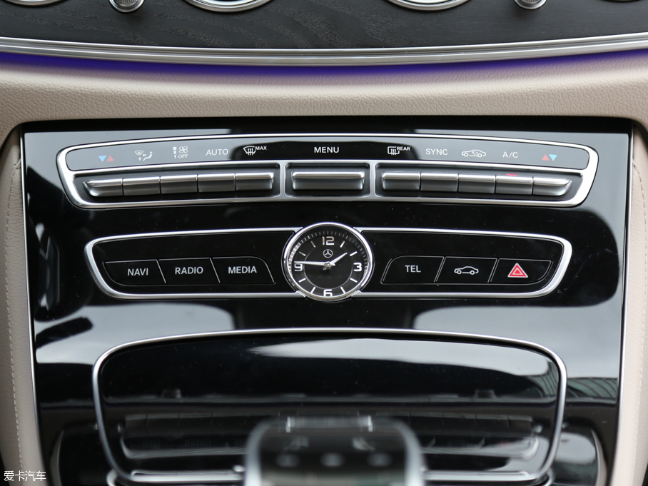 2016YE E 300L \ӺA