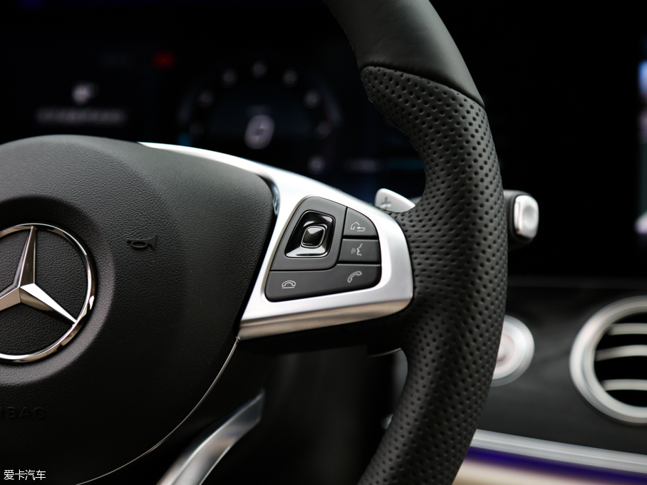 2016YE E 300L \ӺA