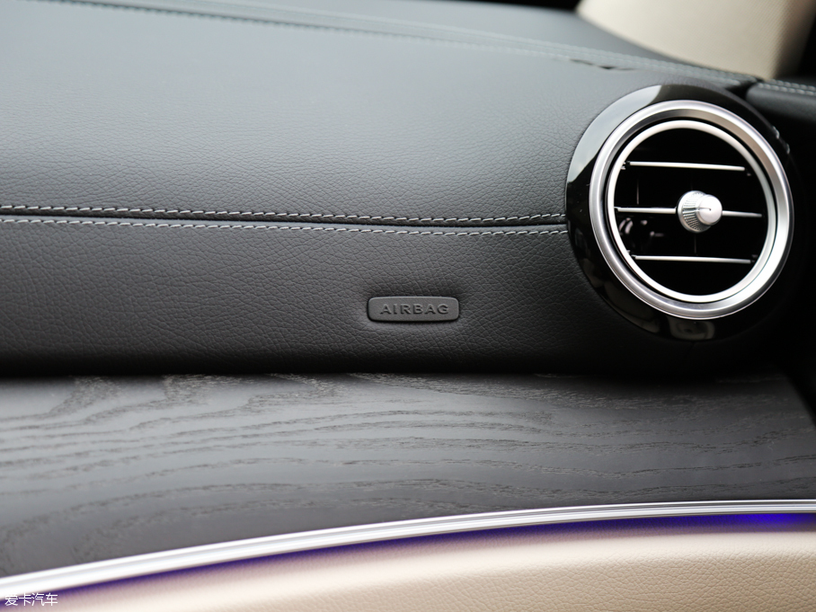 2016YE E 300L \ӺA