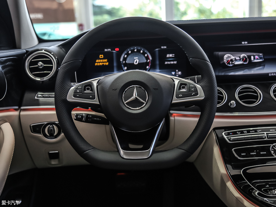 2016YE E 300L \ӺA