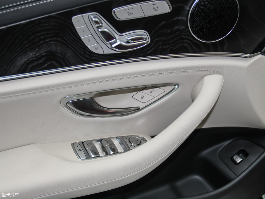 2016YE E 300L \ӺA