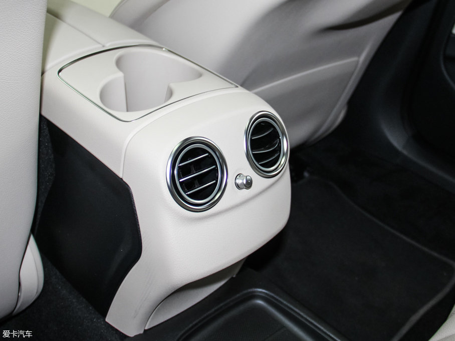 2016YE E 300L \ӺA