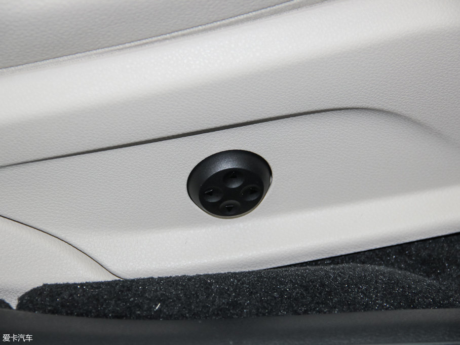 2016YE E 300L \ӺA