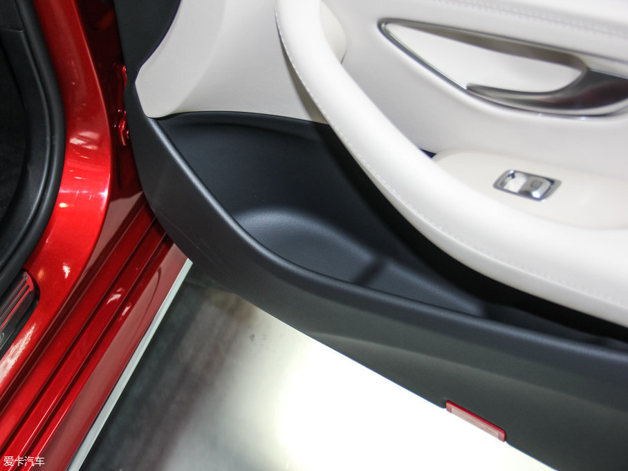 2016YE E 300L \ӺA