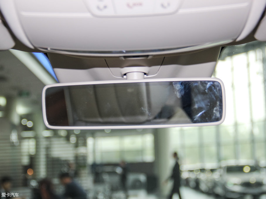 2016YE E 300L \ӺA