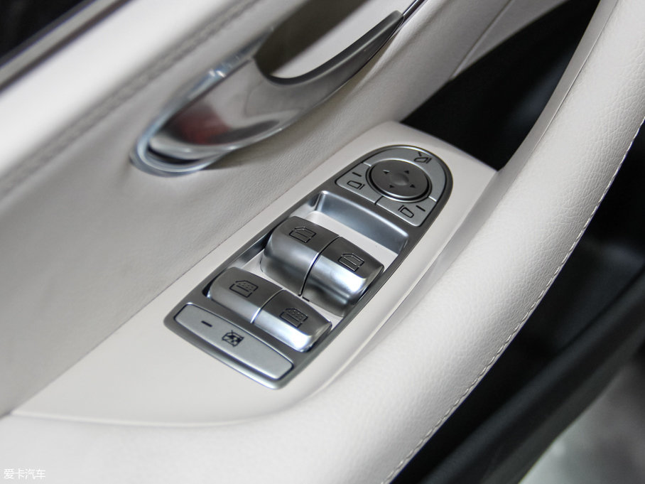 2016YE E 300L \ӺA