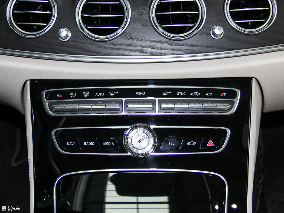 2016YE E 300L \ӺA