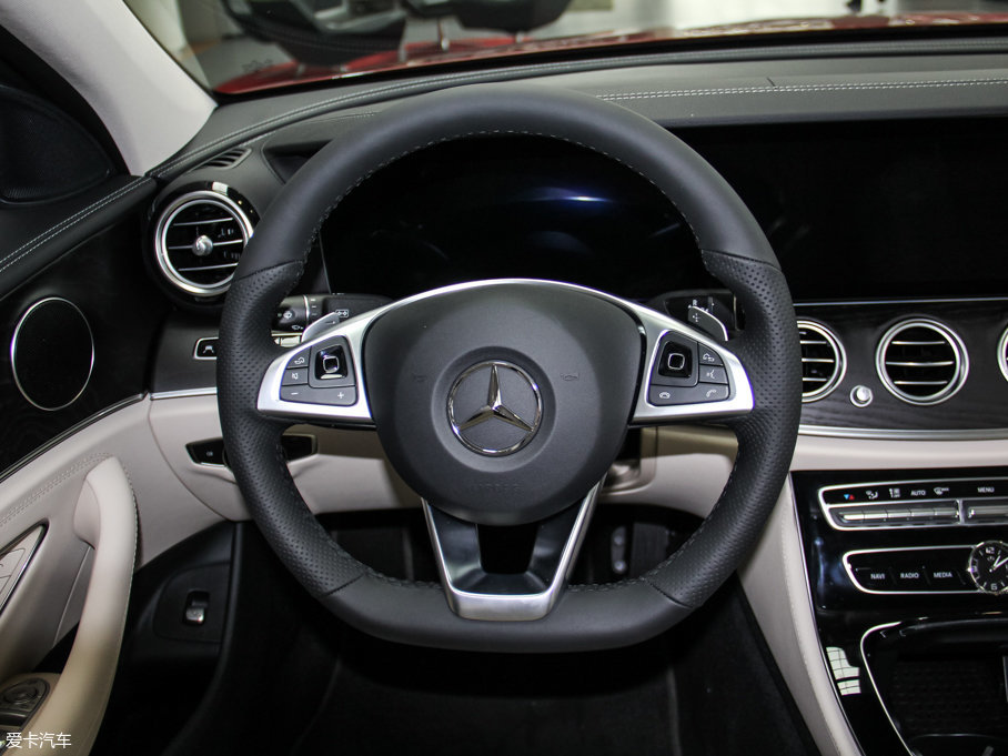 2016YE E 300L \ӺA