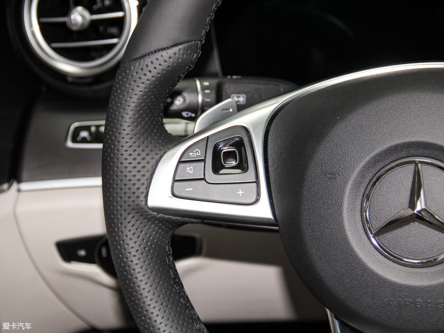 2016YE E 300L \ӺA