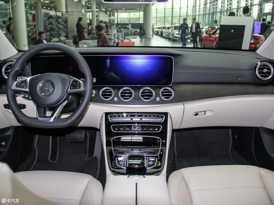 2016YE E 300L \ӺA