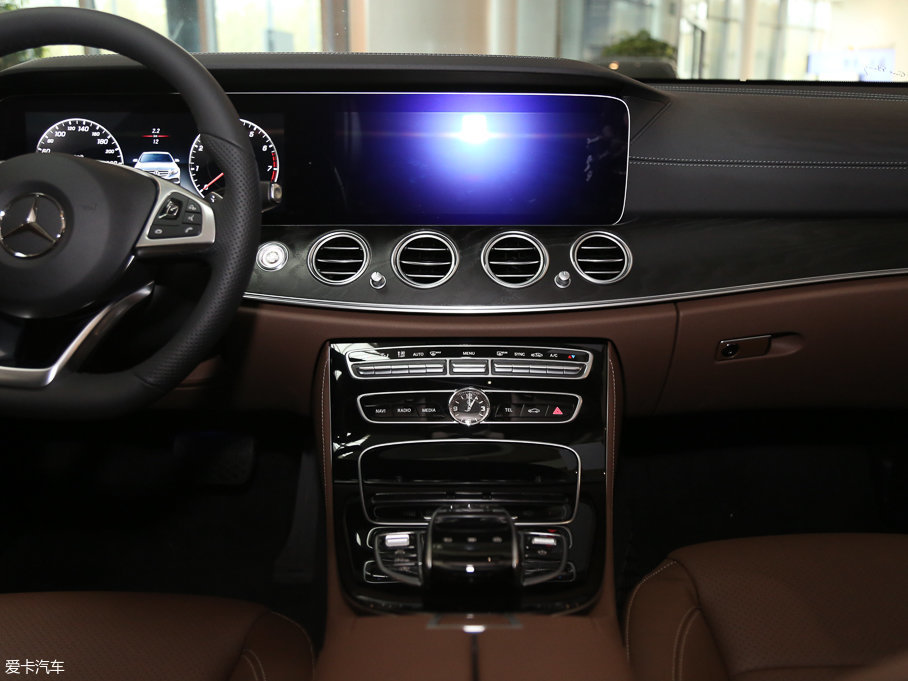 2016��YE�� E 300L �r����