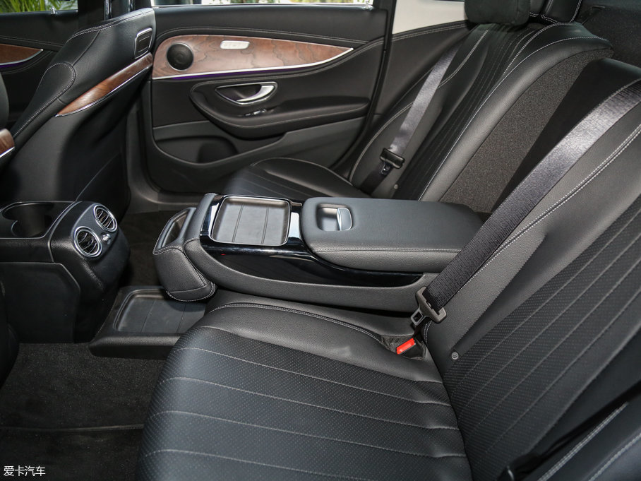 2016��YE�� E 300L ���A��