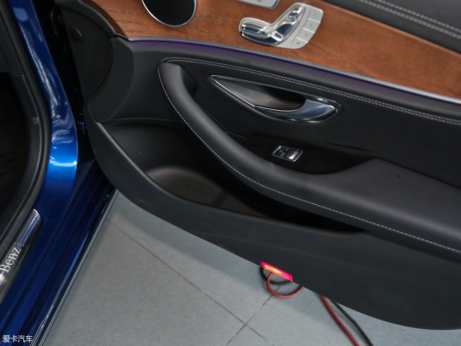 2016��YE�� E 300L ���A��