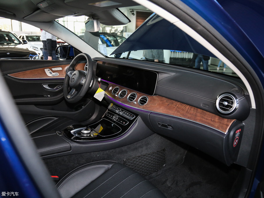 2016��YE�� E 300L ���A��