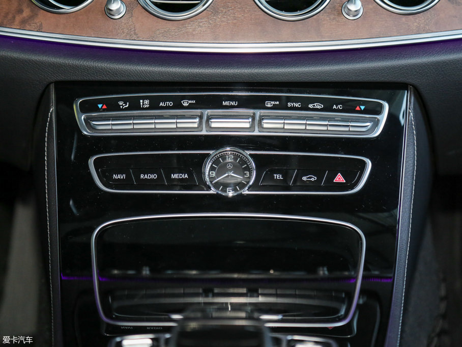 2016��YE�� E 300L ���A��