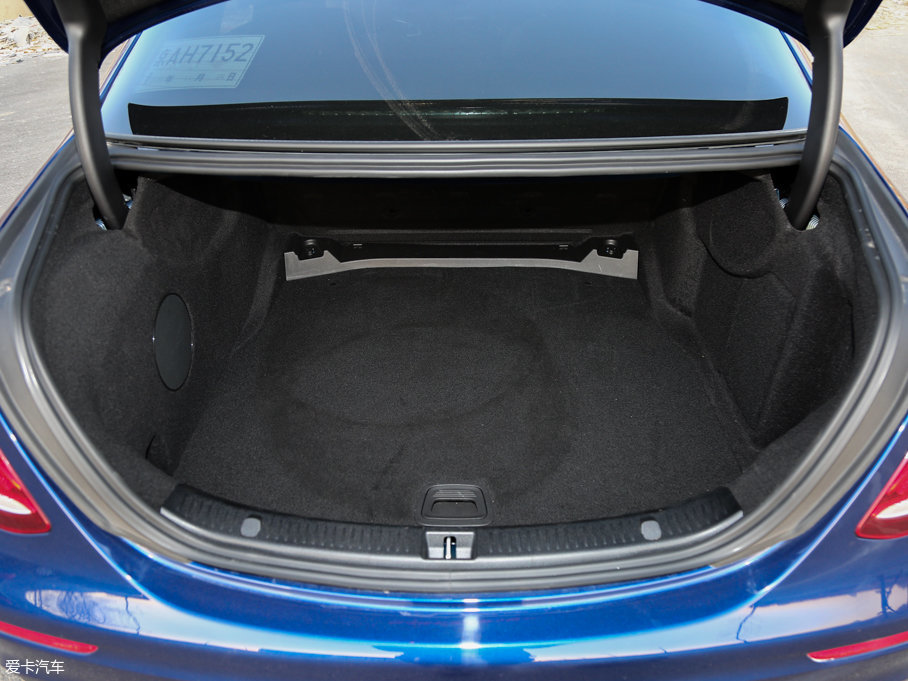 2016YE E 300L \ӺA