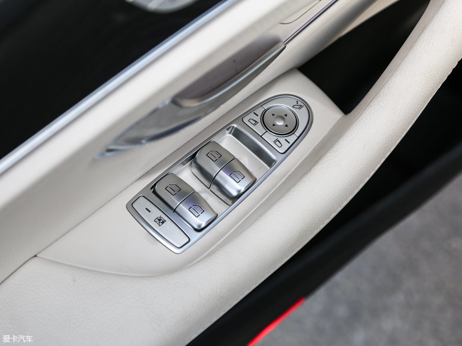 2016YE E 300L \ӺA