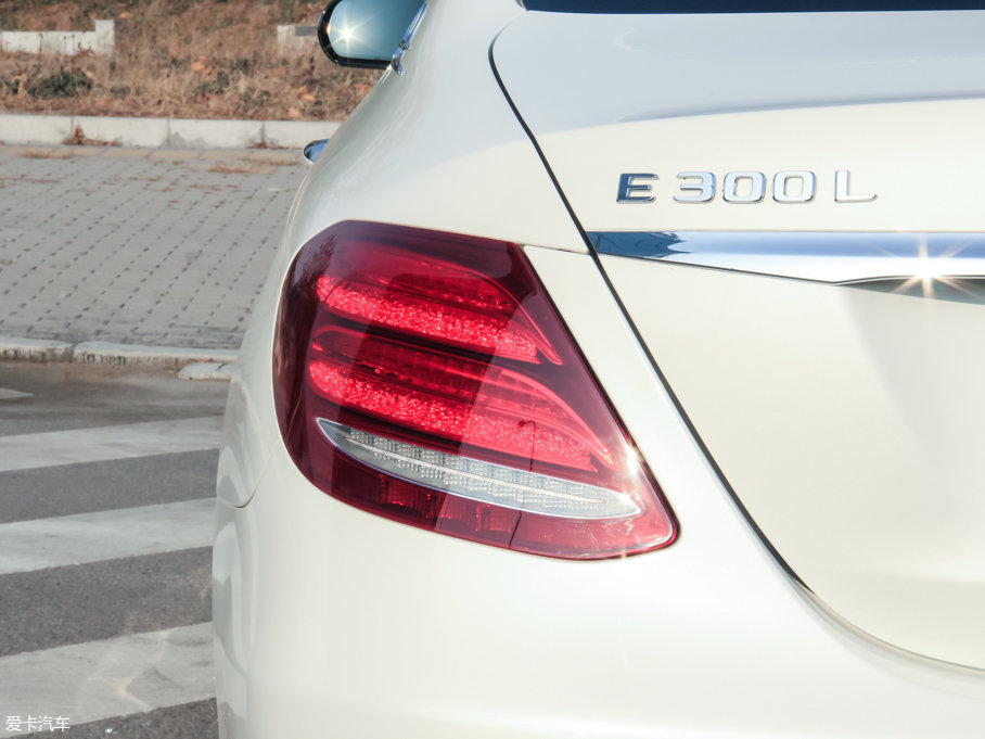 2016YE E 300L \ӺA