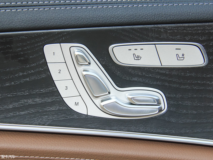 2016YE E 300L \ӺA