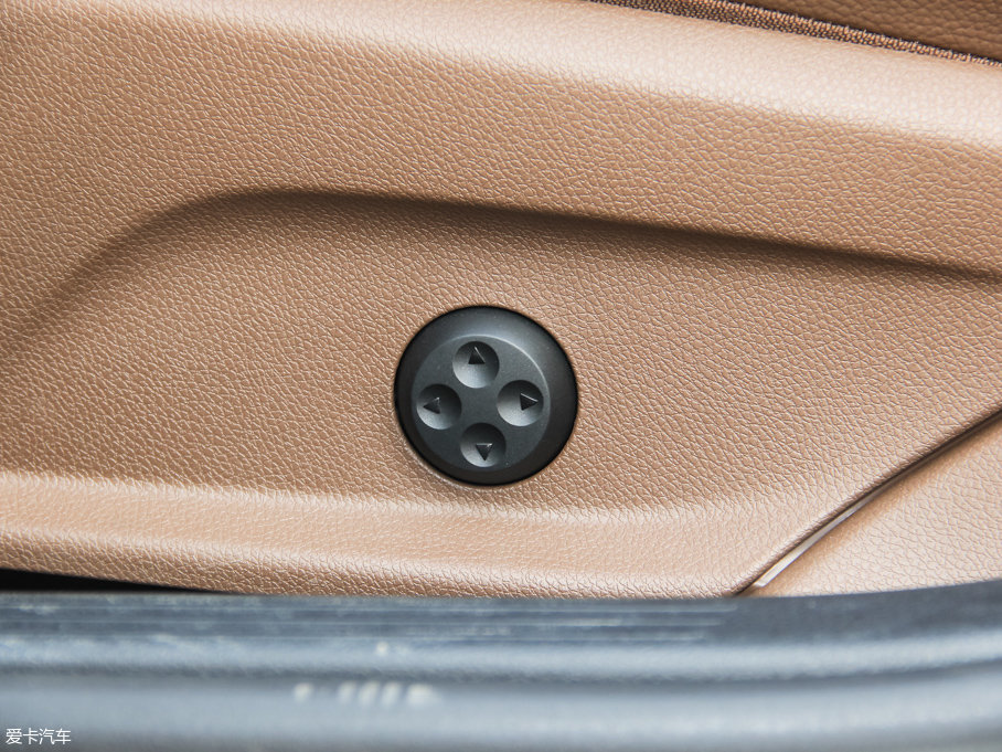 2016YE E 300L \ӺA