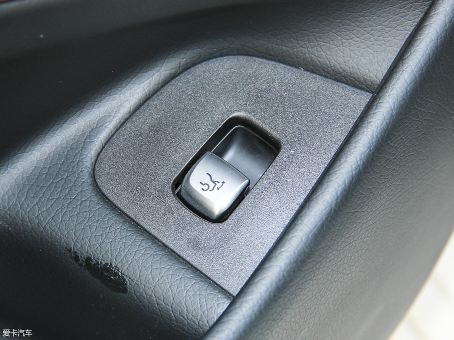 2016YE E 300L \ӺA