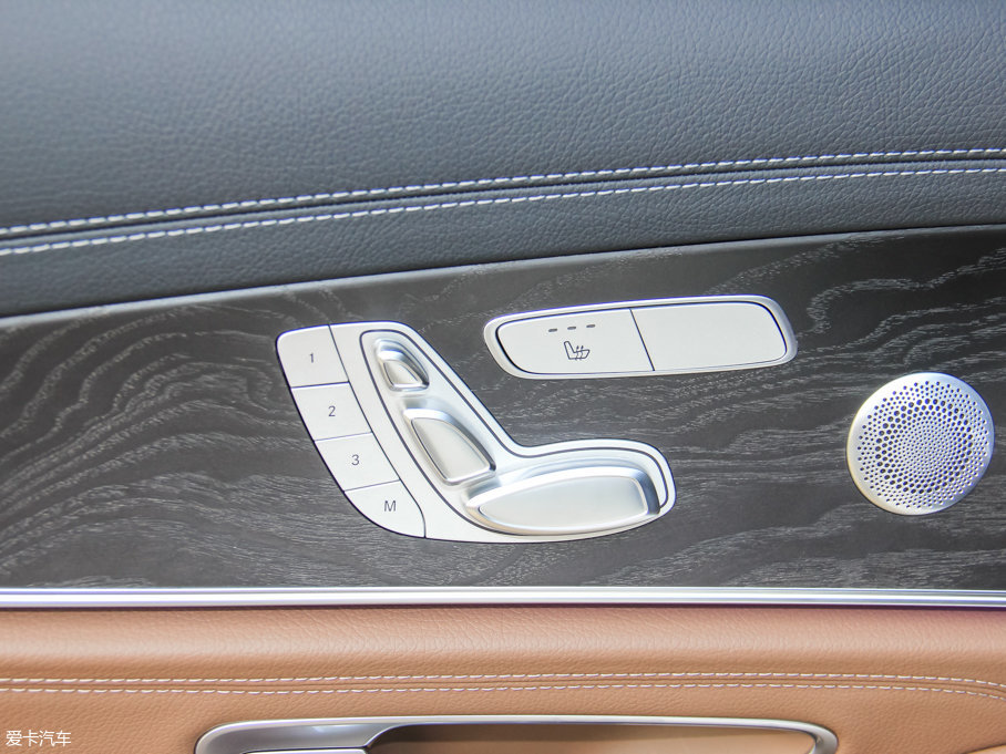 2016YE E 300L \ӺA