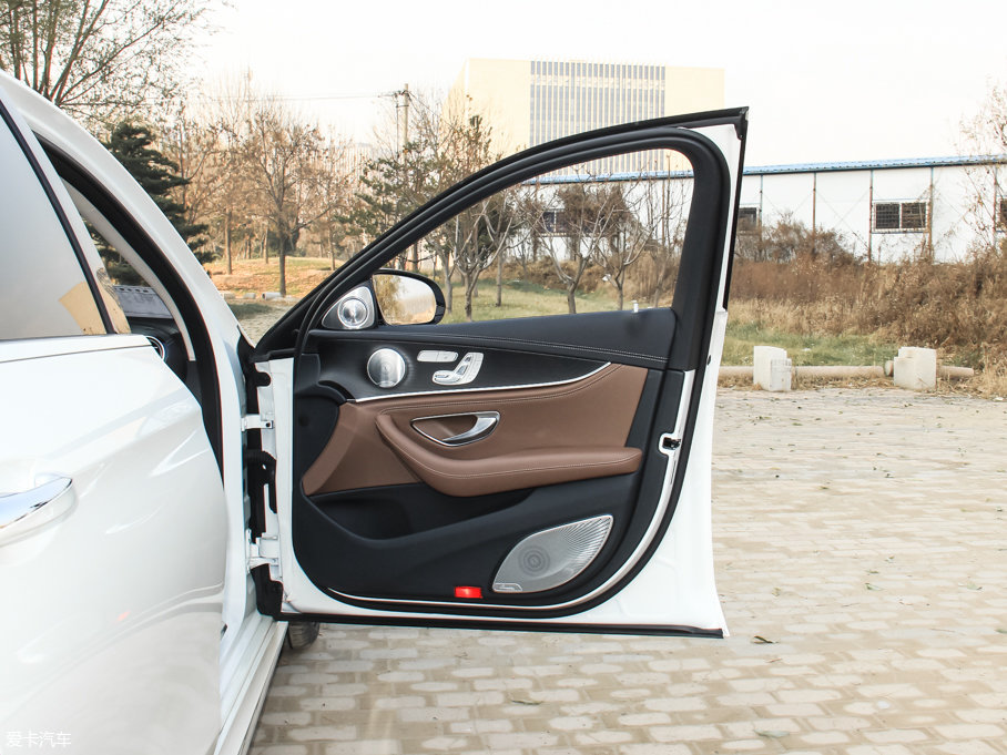 2016YE E 300L \ӺA