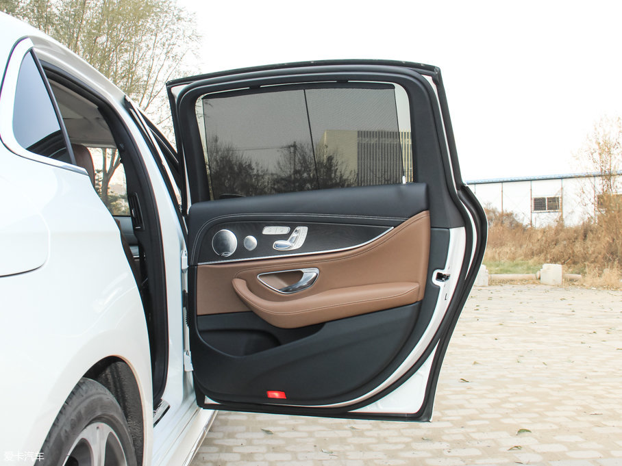 2016YE E 300L \ӺA