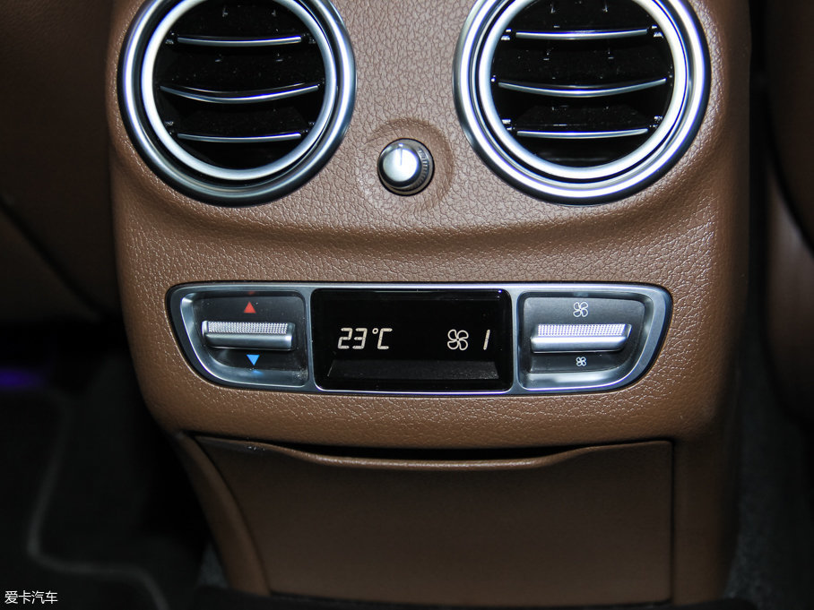 2016YE E 300L \ӺA